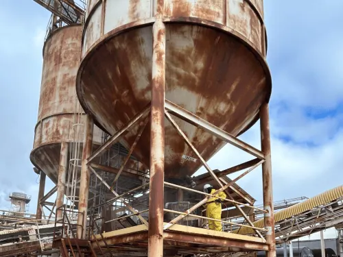 Industrial Storage Tanks & Lines Cleaning